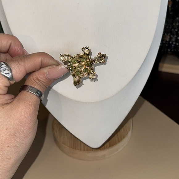 Turtle Brooch - Picture 2 of 2